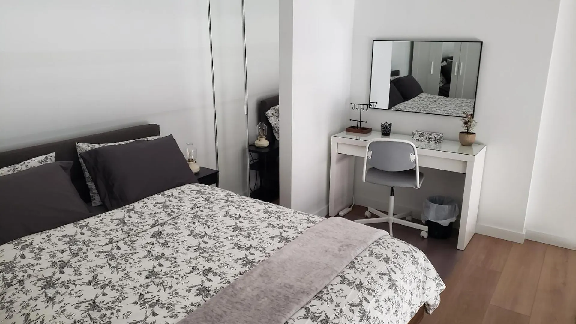 Elegant Unique Downtown Vancouver Loft, Comfort & Convenience Combined 0*,