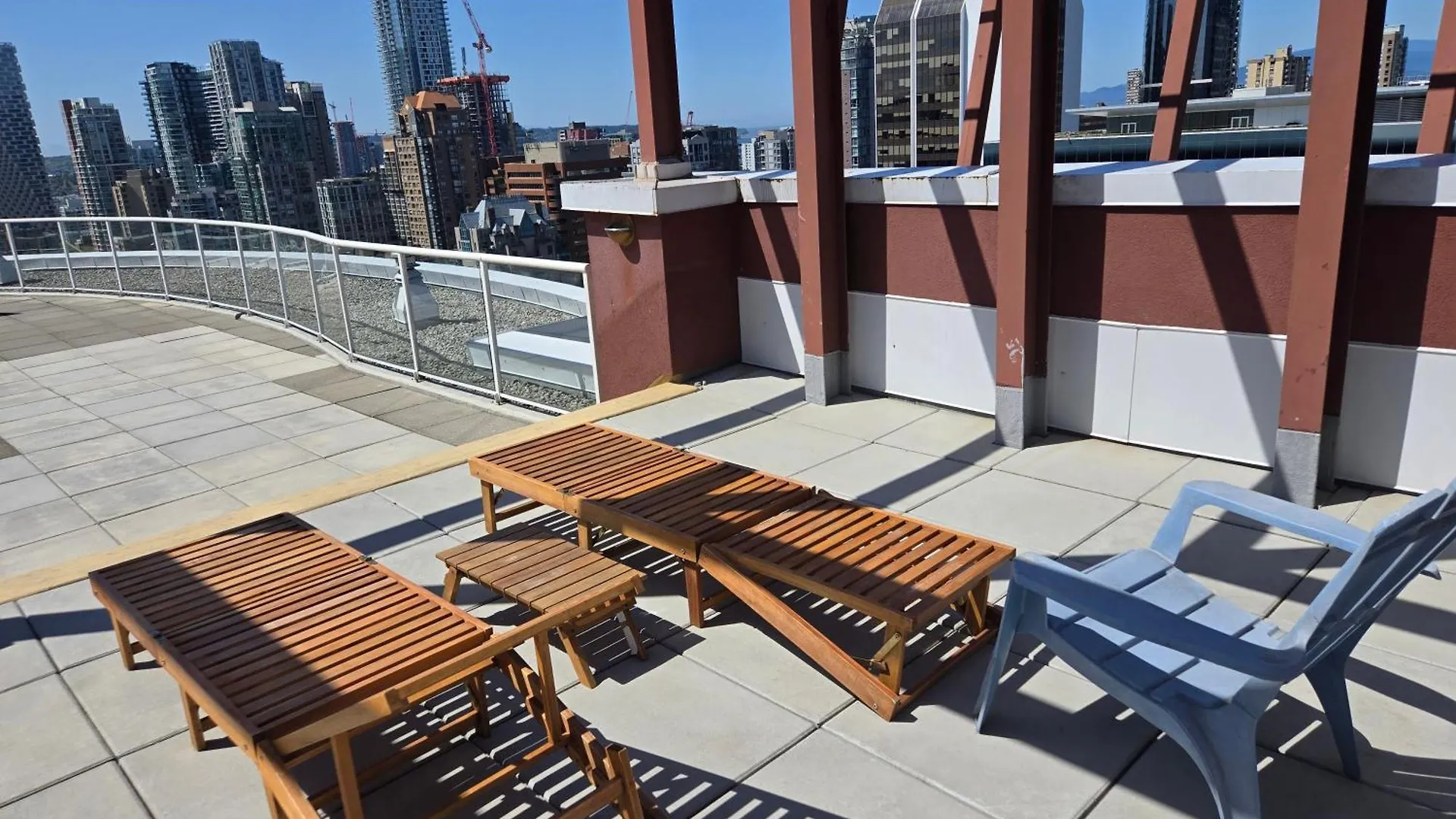 Elegant Unique Downtown Vancouver Loft, Comfort & Convenience Combined